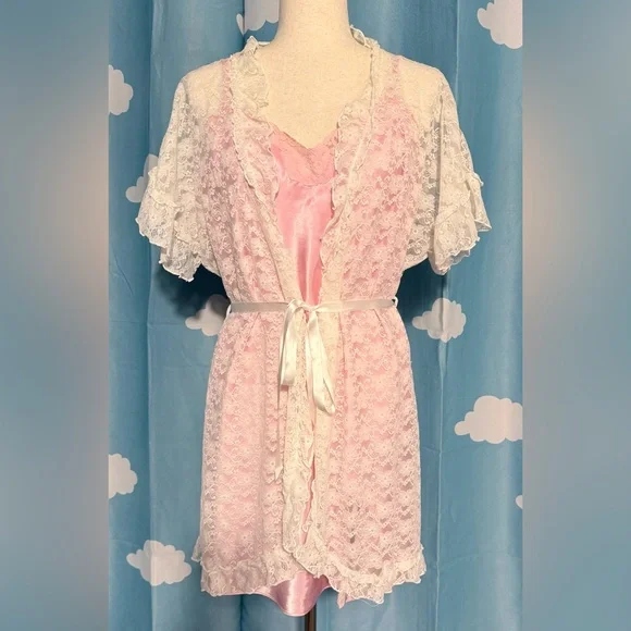 Pink vintage slip and white lacy robe w/ ribbon tie. L - Picture 4 of 9